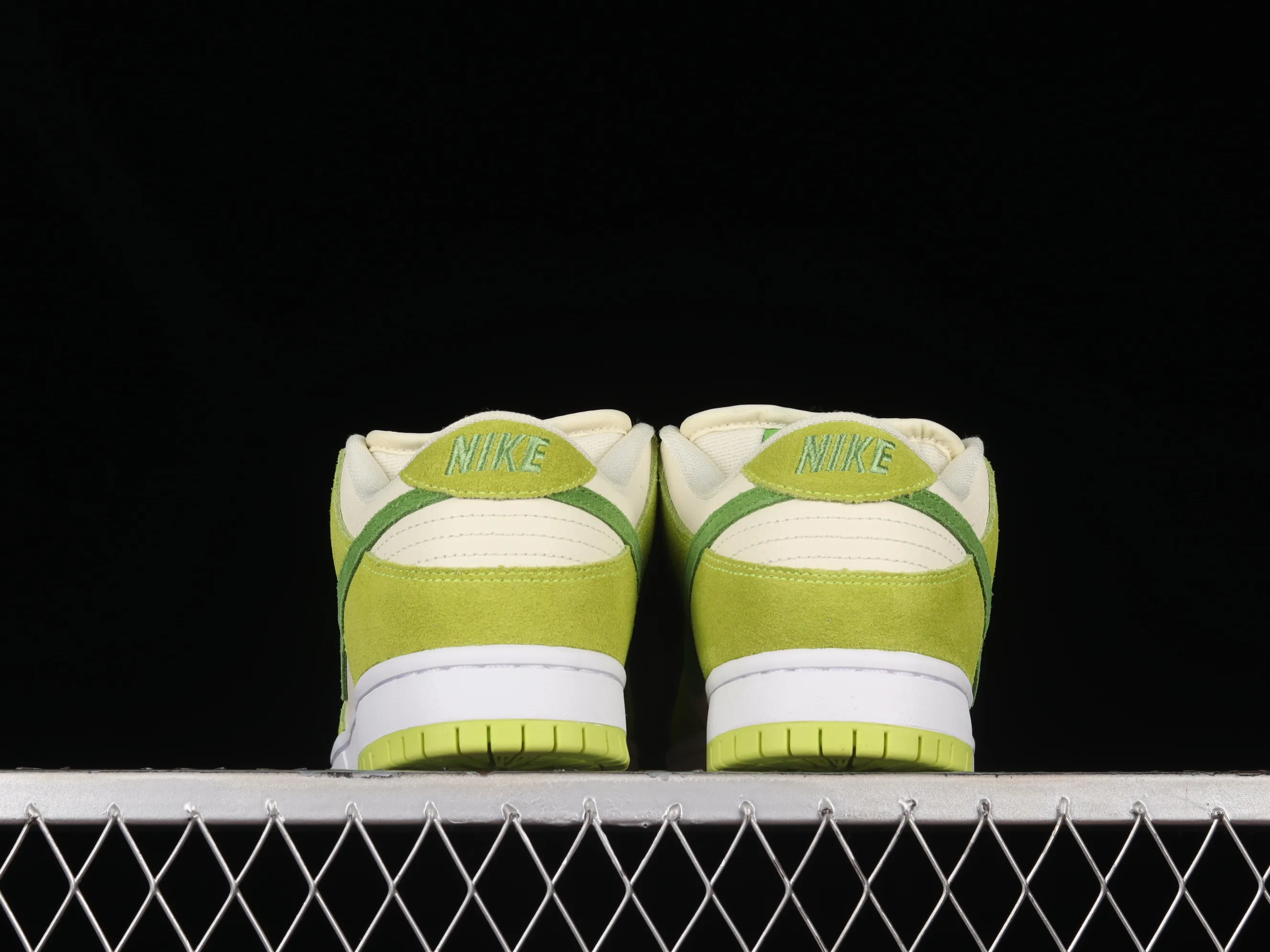 All categories Nk SB Dunk series Nk SB Dunk Low low-top sneakers M version pure original Nk SB Dunk Low "Green Apple" Apple green SB low-top sports and leisure sneakers DM0807-300